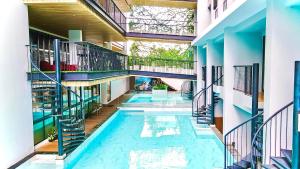 Bazén v ubytování Tour De Phuket Hotel - SHA Plus nebo v jeho okolí