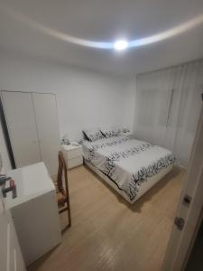 Postel nebo postele na pokoji v ubytování Habitaciones con baño compartido en bonito Apartamento en Badalona