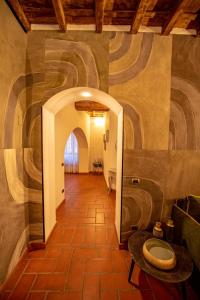 przedpokój z łazienką z toaletą w obiekcie Anna Trevi 52 Luxury appartment w Rzymie