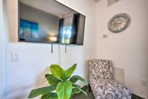 Imagen de la galería de Orlando Family Condo about 9 Mi to Magic Kingdom!, en Orlando 24 fotos más