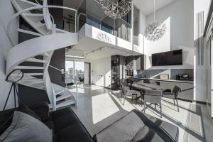 Posezení v ubytování The Penthouse Kyiv