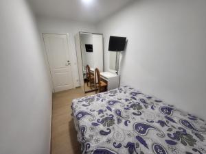 Postel nebo postele na pokoji v ubytování Habitaciones con baño compartido en bonito Apartamento en Badalona