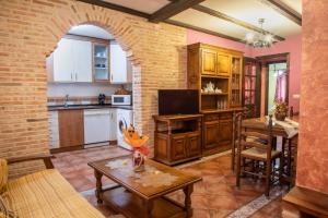 a kitchen and dining room with a brick wall at Apartamentos Cruz Mar in Poveda de la Sierra