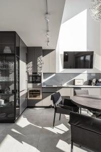 Kuchyň nebo kuchyňský kout v ubytování The Penthouse Kyiv