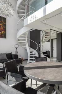 Posezení v ubytování The Penthouse Kyiv