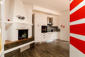 Кухня или мини-кухня в Resort Villa La Perla Sul Mare
