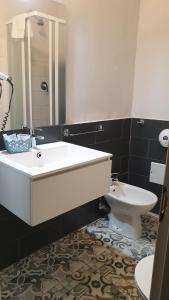 A bathroom at Albergo la Svolta