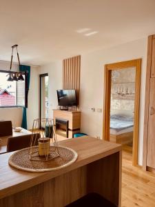 TV in/ali zabaviščno središče v nastanitvi NEO Apartman