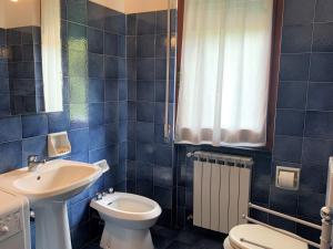 A bathroom at Lella appartamenti con parcheggio Még 9 kép