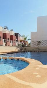 Bazén v ubytovaní Modern townhouse in Torrevieja, Costa Blanca alebo v jeho blízkosti