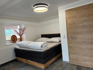 Łóżko lub łóżka w pokoju w obiekcie Ferienwohnung Krallinger