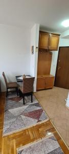Apartman Velimir Stari Aerodrom的休息区