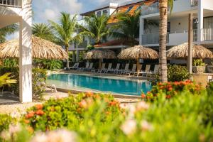 Bazén v ubytování Resort Bonaire nebo v jeho okolí