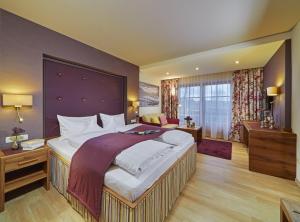 Ein Bett oder Betten in einem Zimmer der Unterkunft Hotel Sommer-Haus am See