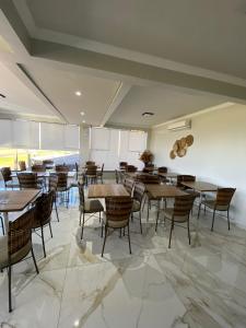 a restaurant with tables and chairs in a room at GUARANY HOTEL PONTA PORÃ in Ponta Porã