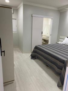 Rúm í herbergi á GUARANY HOTEL PONTA PORÃ