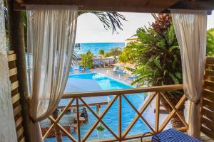 Piscina di Ocean Point Beach Resort & Spa Adults Only o nelle vicinanze