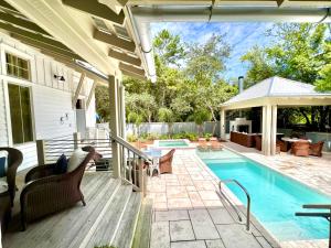 Bazén v ubytování Zen Den Cottage nebo v jeho okolí