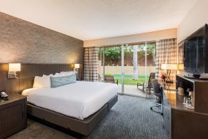 Postel nebo postele na pokoji v ubytování Handlery Hotel San Diego