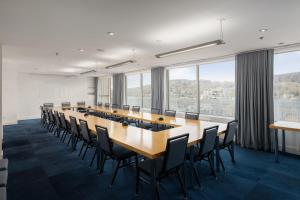 a large conference room with a long table and chairs at Hôtel 2170 Lincoln Downtown Montreal in Montreal