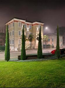 A garden outside Hotel Villa Maranello