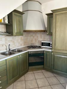A kitchen or kitchenette at Takàlcastel 2 Még 15 kép