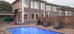 Bazén v ubytování Starlight Inn nebo v jeho okolí