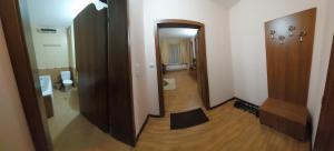 Ένα μπάνιο στο Апартамент Николови Пампорово +19 φωτογραφίες