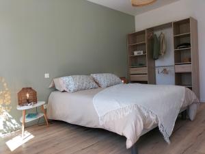 Postel nebo postele na pokoji v ubytování Les prés du petit Morlu - proche Beauval