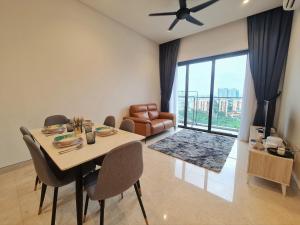 Lucentia Residence World Class Facilities Apartment Infinity Pool Stunning View休息區