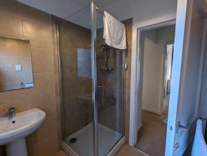 a bathroom with a shower and a sink at Two bed flat in a quiet village near Stirling in Bridge of Allan