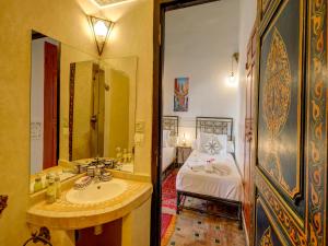 Postel nebo postele na pokoji v ubytování Palais Tinmel Marrakech