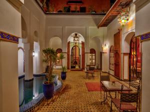 Bazén v ubytování Palais Tinmel Marrakech nebo v jeho okolí