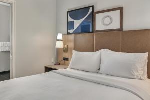 Postel nebo postele na pokoji v ubytování Staybridge Suites Tyler University Area by IHG