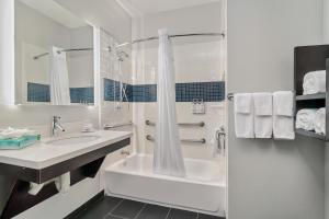 Koupelna v ubytování Staybridge Suites Tyler University Area by IHG