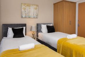 two beds sitting next to each other in a room at 147 The Residence, 5 bedrooms- Free parking in Belfast