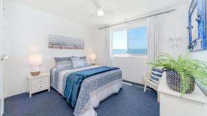Katil atau katil-katil dalam bilik di Craigmore on the Beach Unit 10