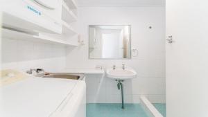 Bilik mandi di Craigmore on the Beach Unit 10
