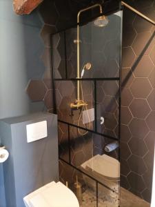 ห้องน้ำของ L’UNDERGROUND Studio Hyper-Centre
