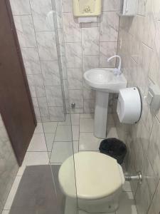 Ένα μπάνιο στο Hotel Interpraias