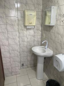 Ένα μπάνιο στο Hotel Interpraias +7 φωτογραφίες