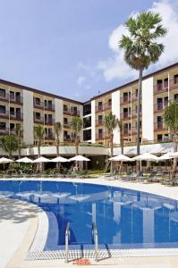 Ibis Phuket Patong内部或周边的泳池