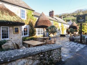 a pub with a table and chairs in front of a building at 2 Smugglers Close in Branscombe