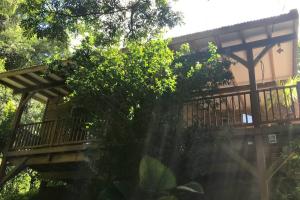 Aed väljaspool majutusasutust Chalet Colibri , Les ANSES d'ARLET 200 m plage