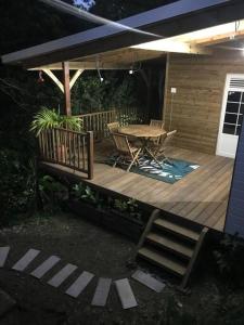 Bassein majutusasutuses Chalet Colibri , Les ANSES d'ARLET 200 m plage või selle lähedal