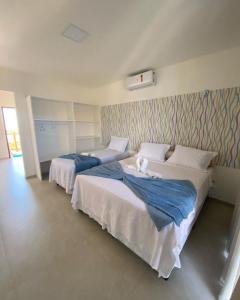 2 nebeneinander sitzende Betten in einem Schlafzimmer in der Unterkunft Aloha Gostoso in São Miguel do Gostoso
