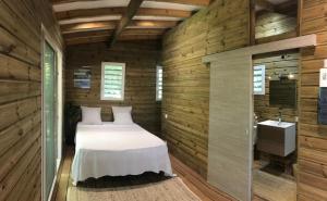 Voodi või voodid majutusasutuse Chalet Colibri , Les ANSES d'ARLET 200 m plage toas