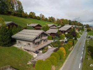 an aerial view of a house with a road at Chalet spacieux 13 couchages proche pistes à Demi-Quartier - FR-1-560-36 in Demi-Quartier