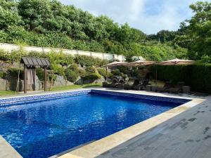 a swimming pool in the backyard of a house at Tomonoya Hotel & Ryokan Daecheon in Boryeong