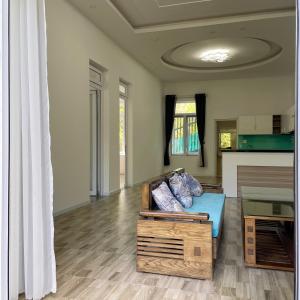 Postel nebo postele na pokoji v ubytování Homestay Tulip Garden Bảo Lộc